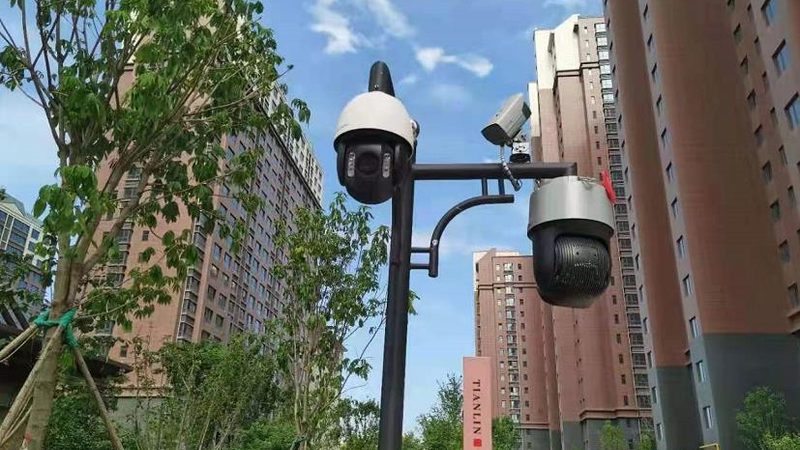 线路布设是弱电安防系统安装的关键环节。施工过程中，应遵循以下原则：